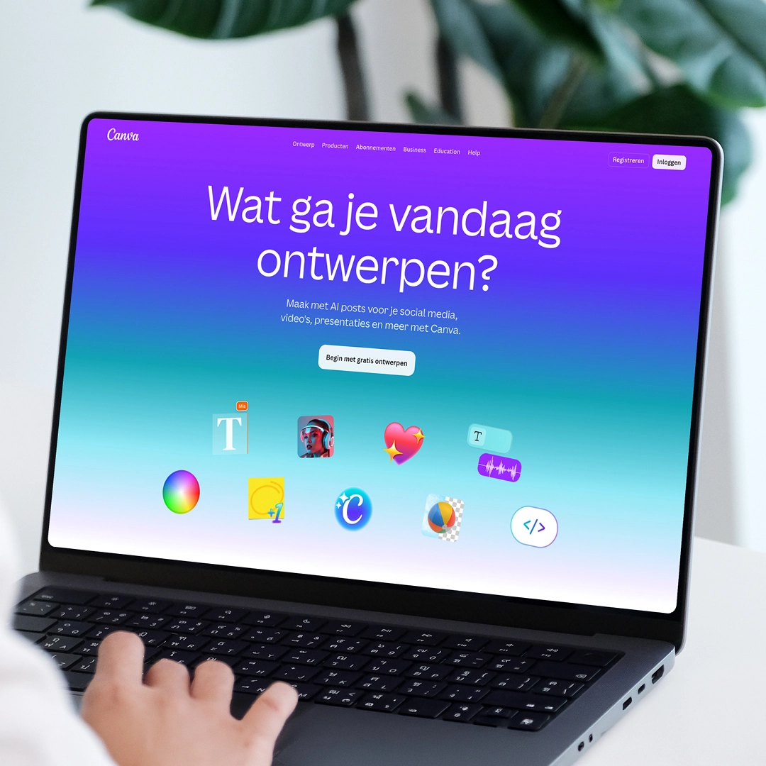 AllesOnline Blog laptop met homepage canva preview